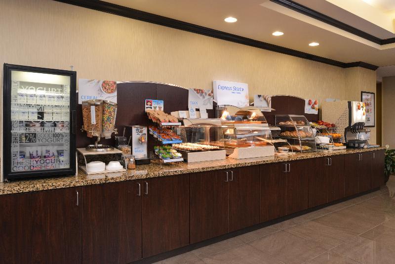 Holiday Inn Express & Suites Fairmont By Ihg מראה חיצוני תמונה
