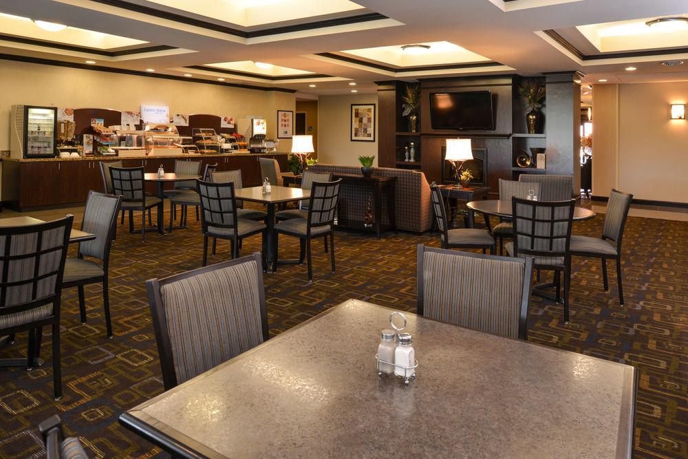 Holiday Inn Express & Suites Fairmont By Ihg מראה חיצוני תמונה