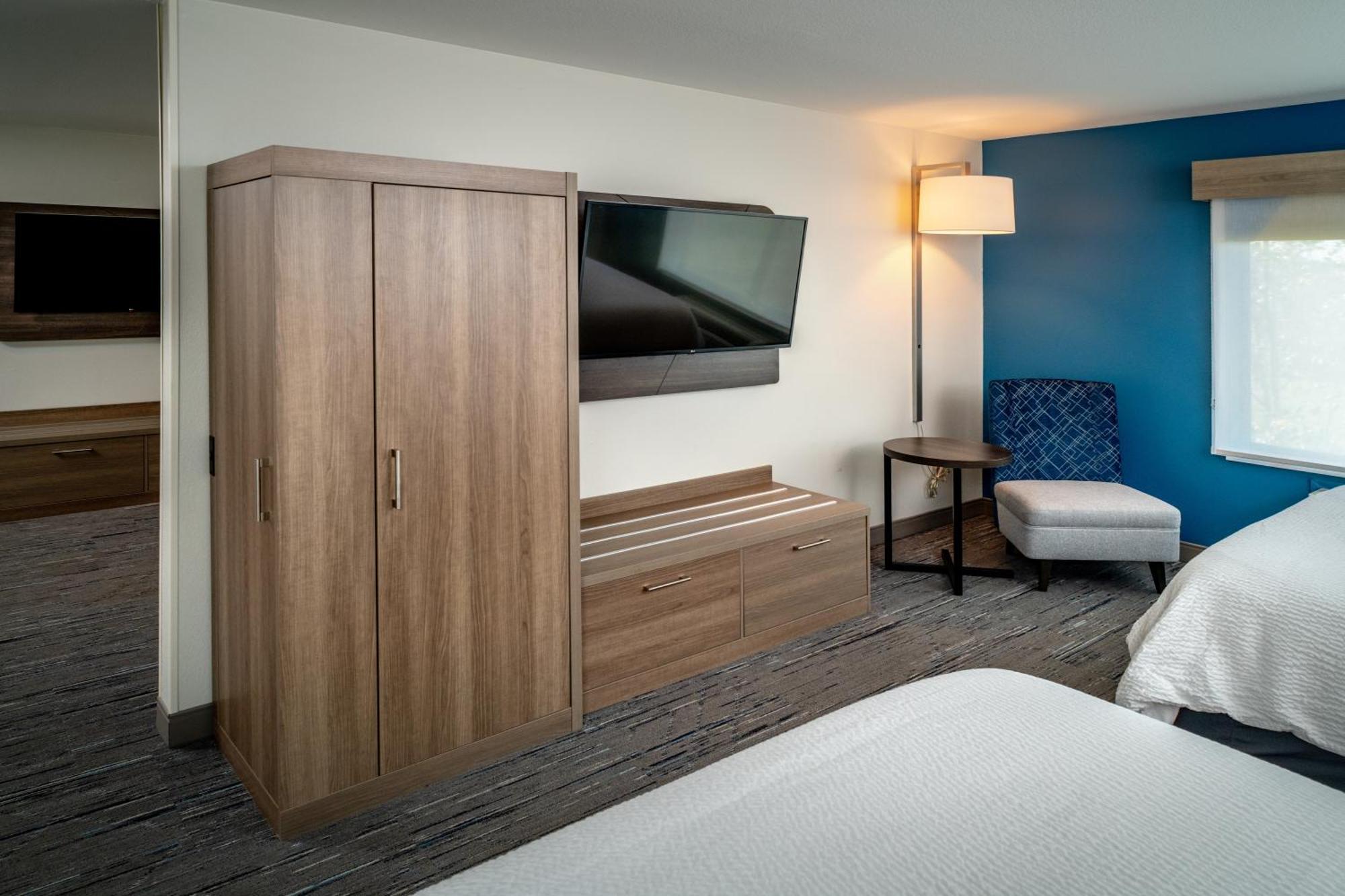 Holiday Inn Express & Suites Fairmont By Ihg מראה חיצוני תמונה
