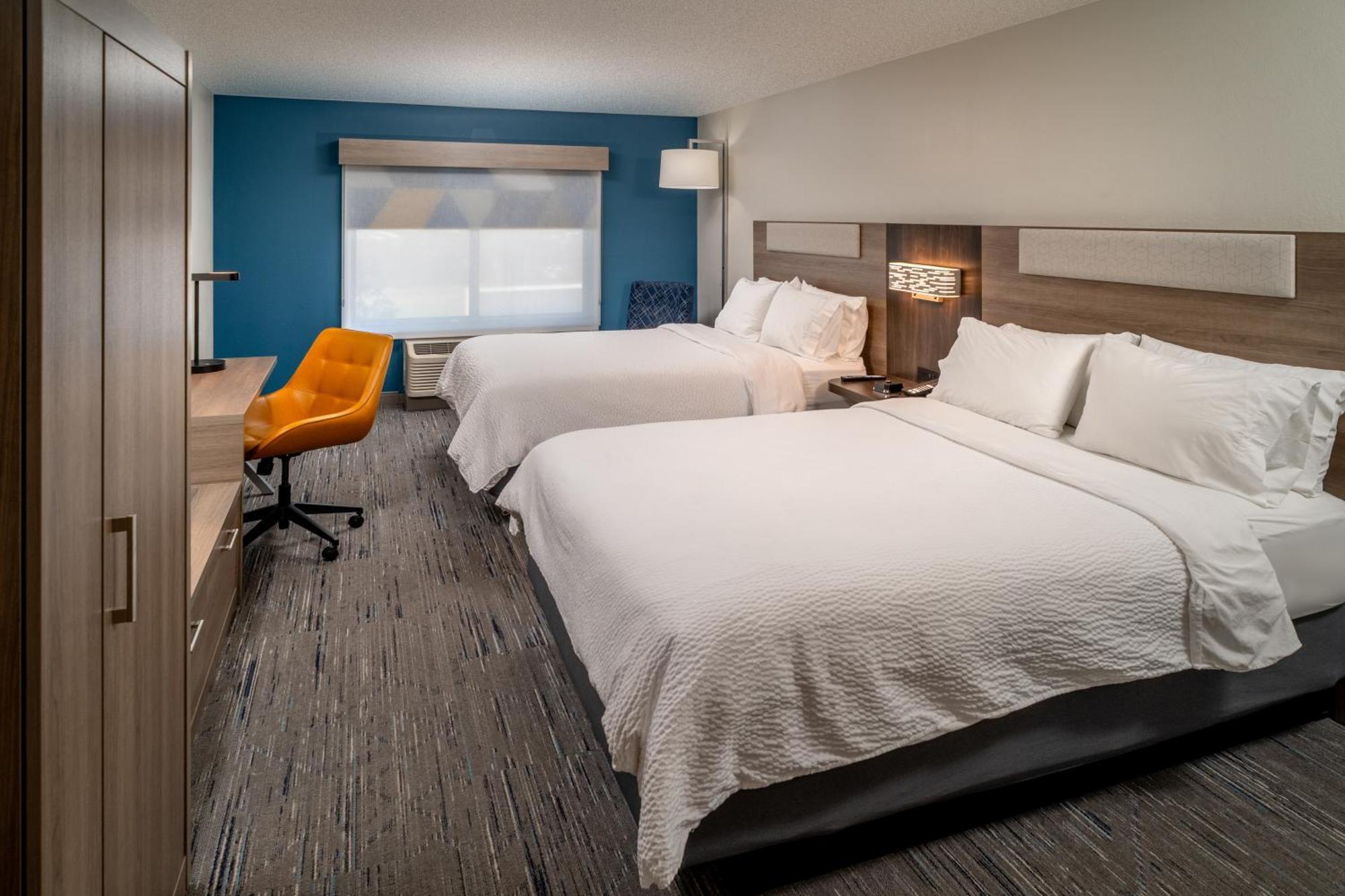 Holiday Inn Express & Suites Fairmont By Ihg מראה חיצוני תמונה