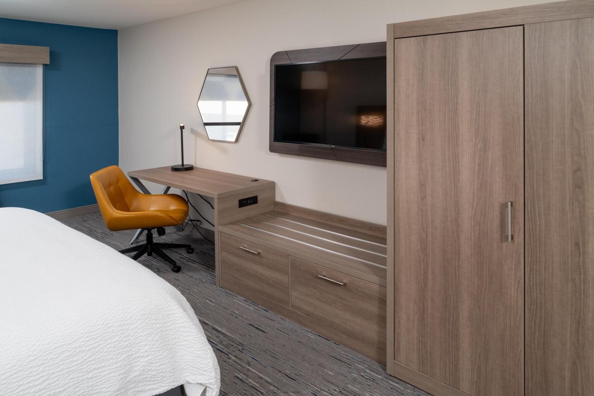 Holiday Inn Express & Suites Fairmont By Ihg מראה חיצוני תמונה