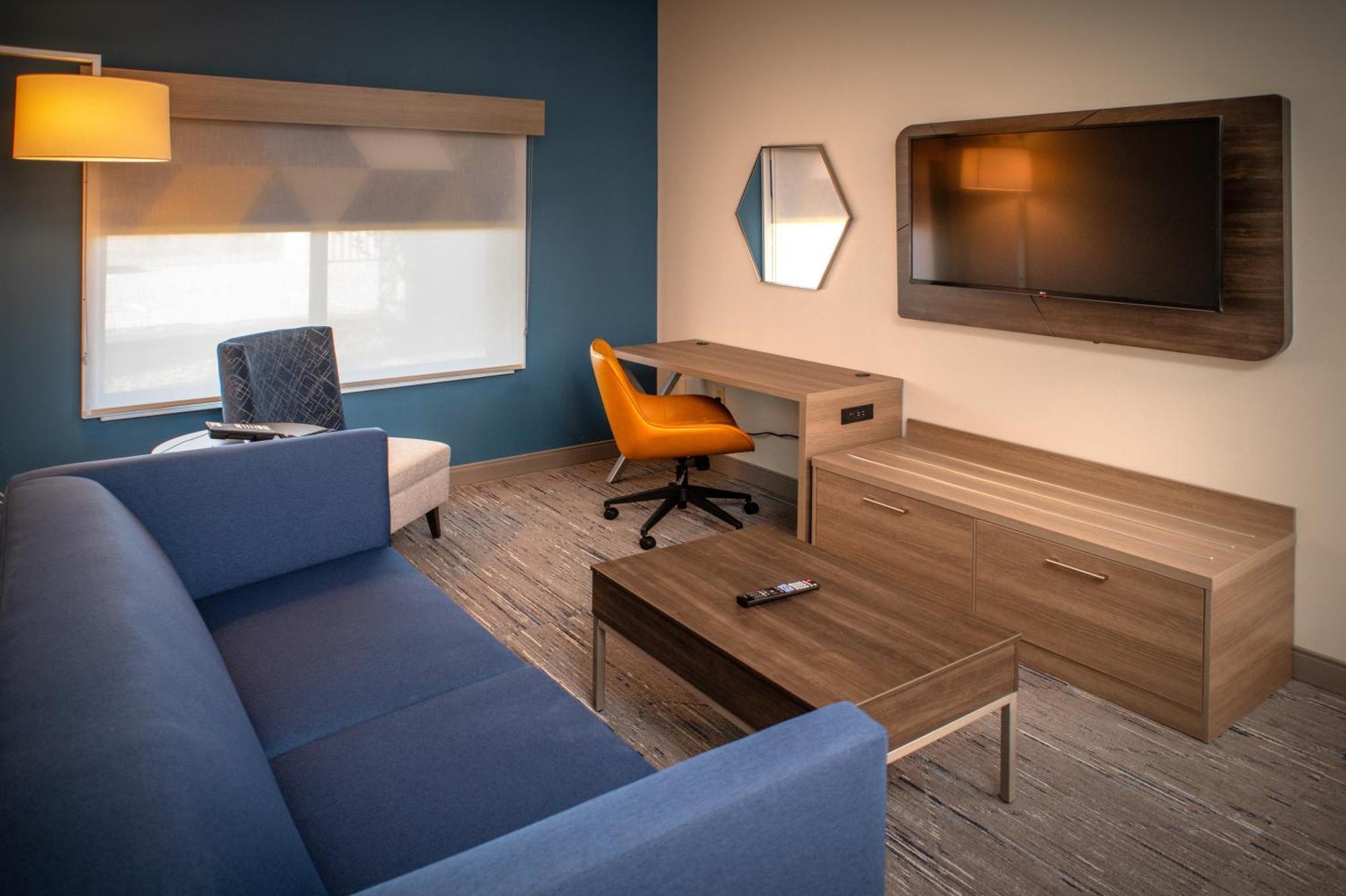 Holiday Inn Express & Suites Fairmont By Ihg מראה חיצוני תמונה