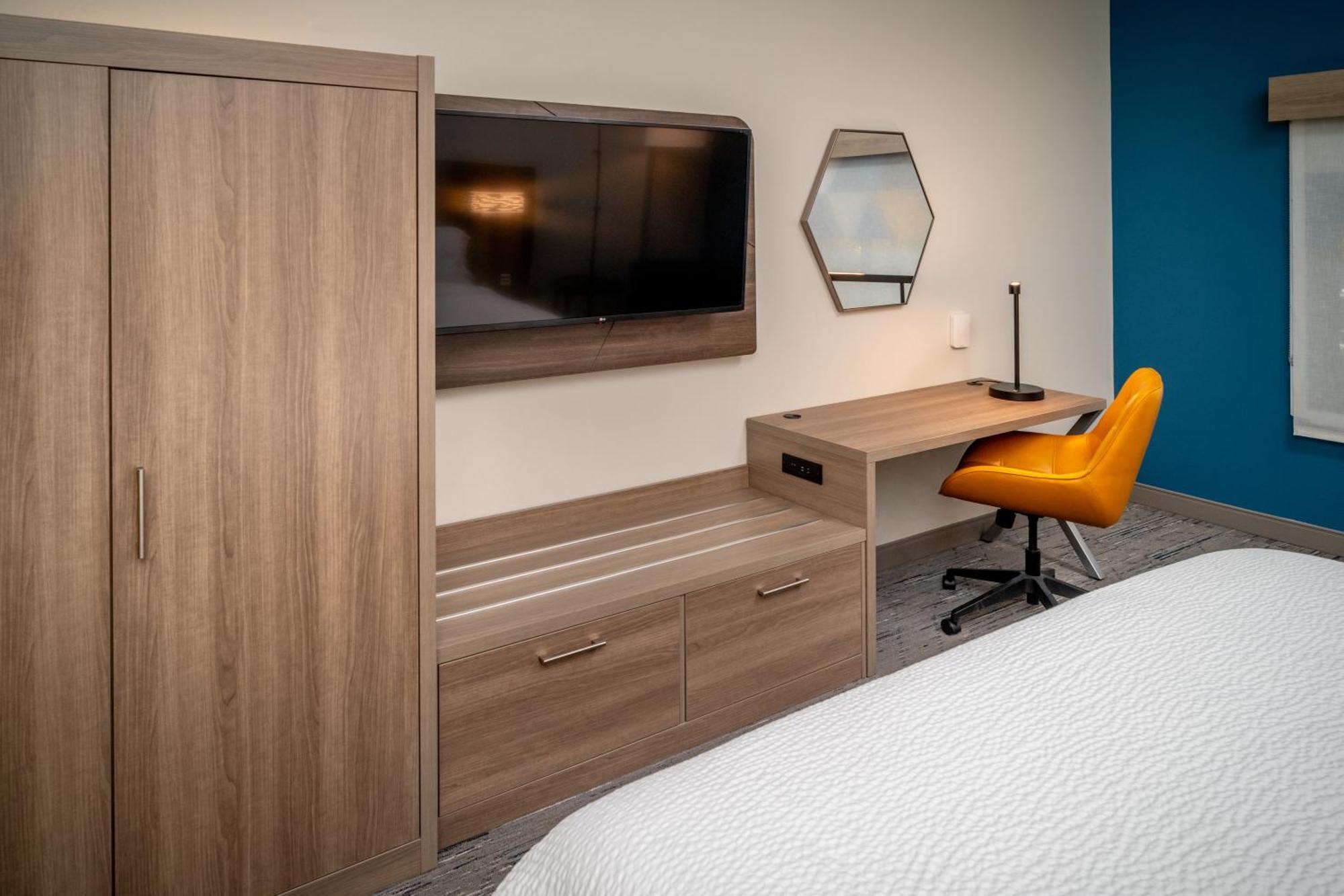 Holiday Inn Express & Suites Fairmont By Ihg מראה חיצוני תמונה