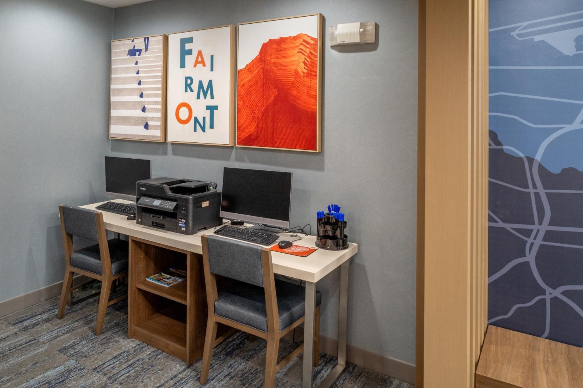 Holiday Inn Express & Suites Fairmont By Ihg מראה חיצוני תמונה