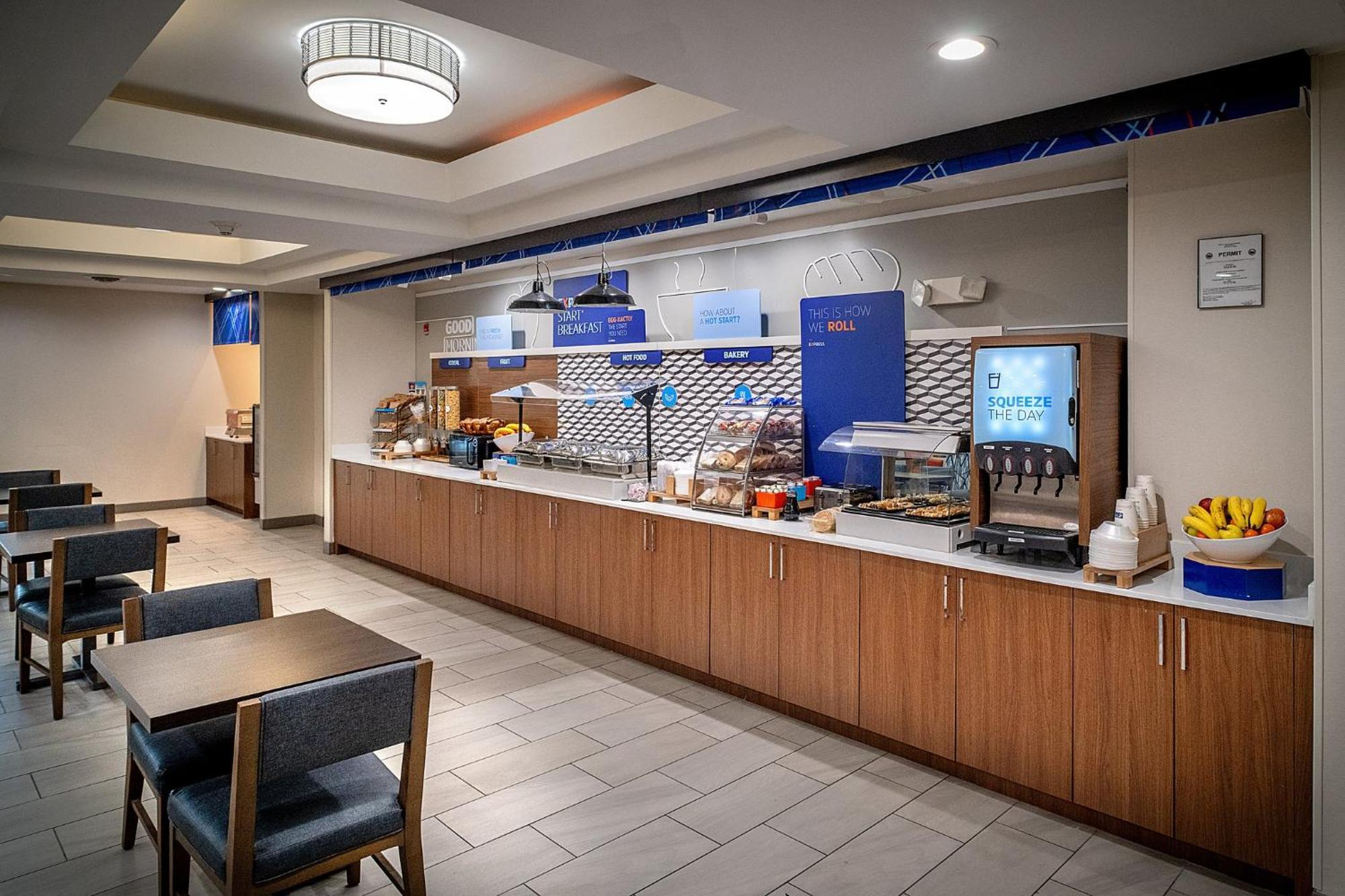 Holiday Inn Express & Suites Fairmont By Ihg מראה חיצוני תמונה
