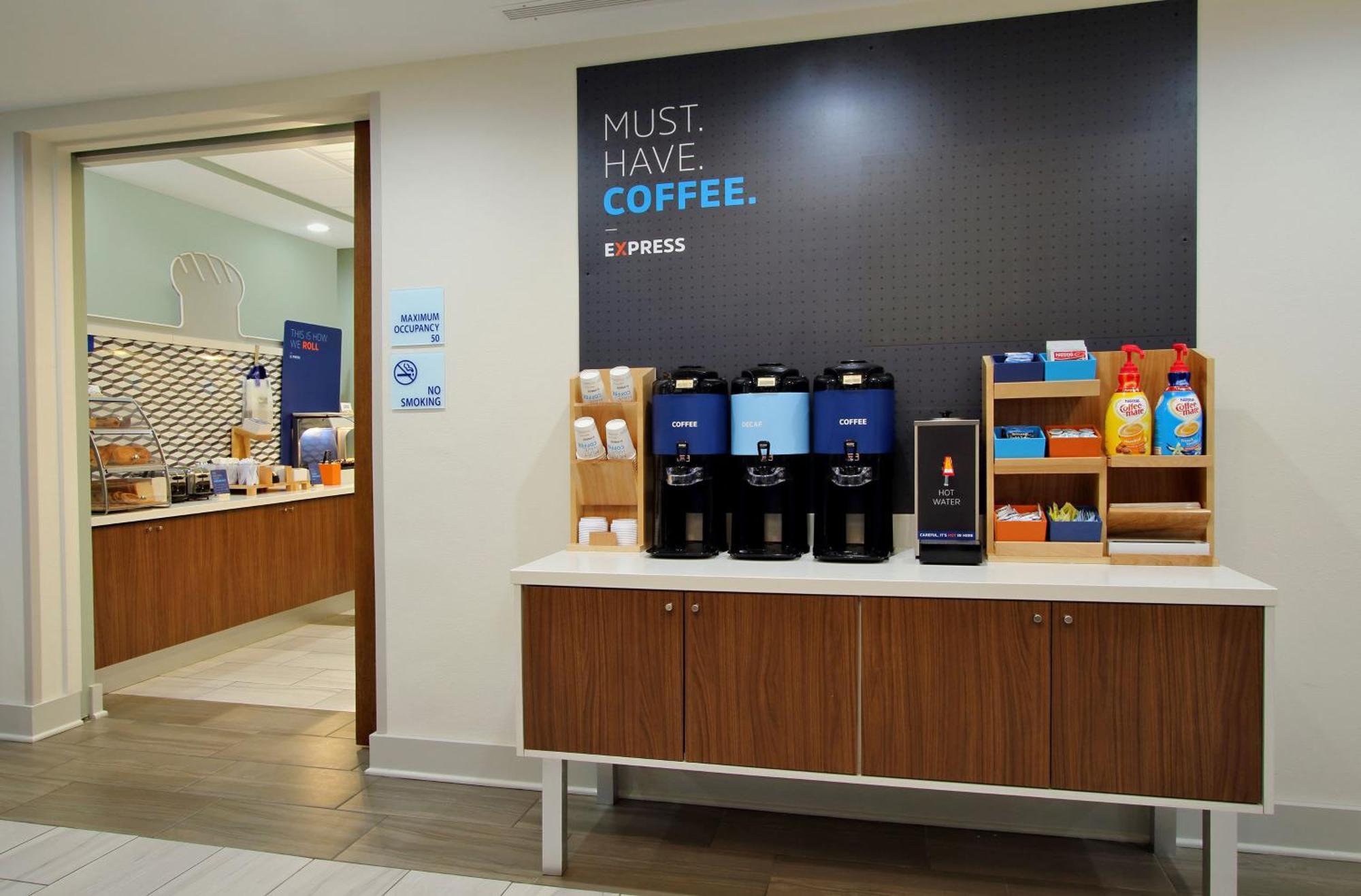 Holiday Inn Express & Suites Fairmont By Ihg מראה חיצוני תמונה