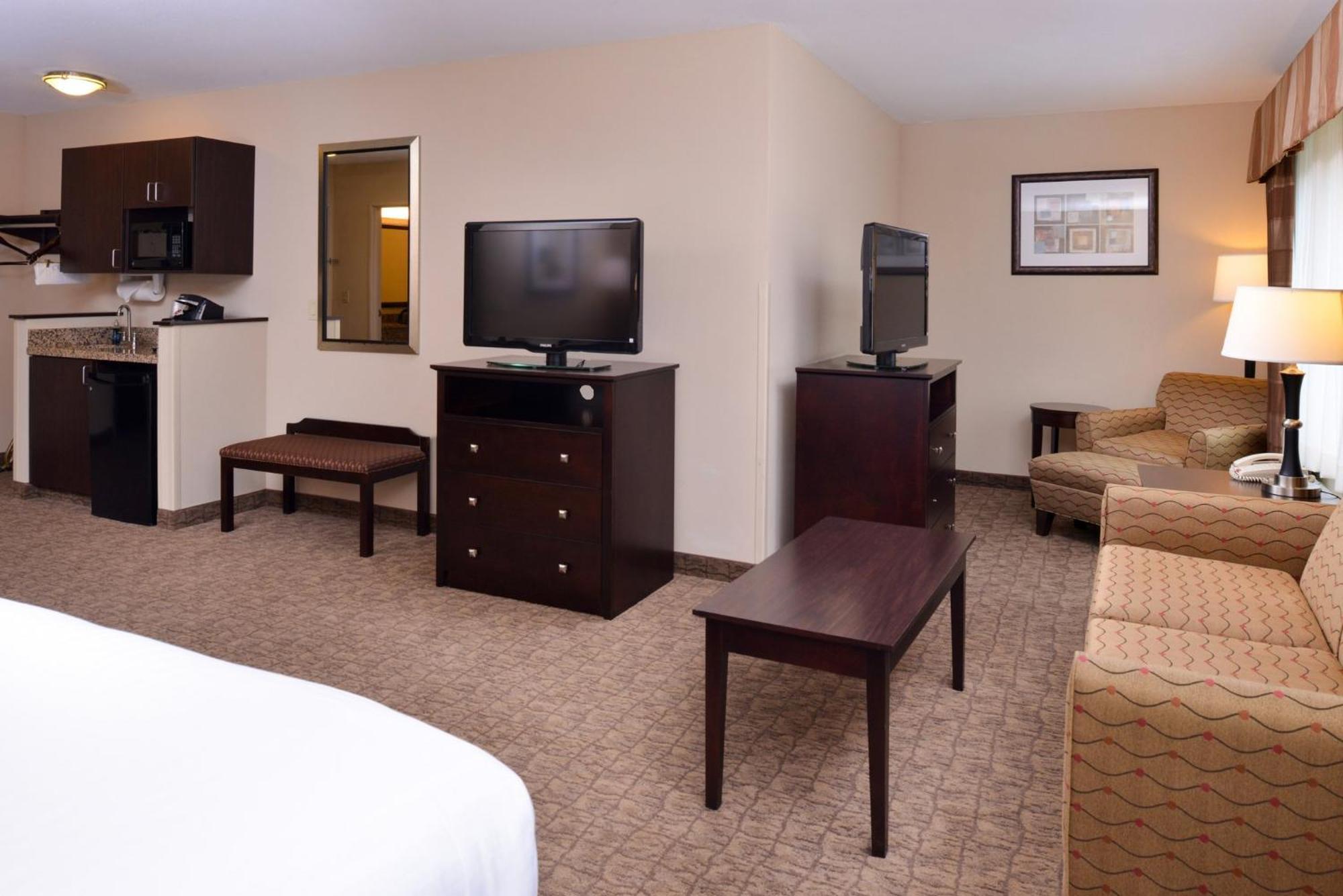 Holiday Inn Express & Suites Fairmont By Ihg מראה חיצוני תמונה