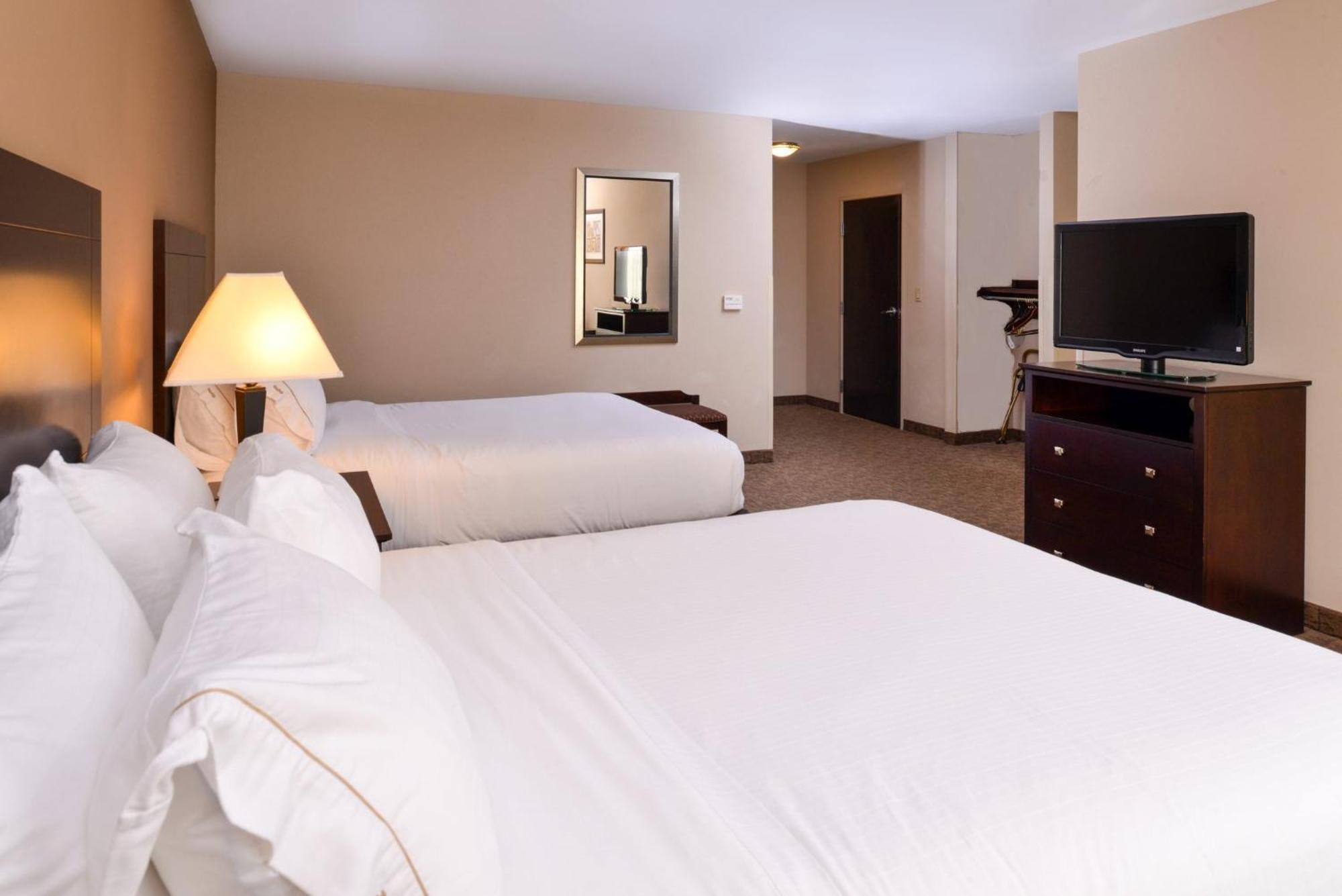 Holiday Inn Express & Suites Fairmont By Ihg מראה חיצוני תמונה
