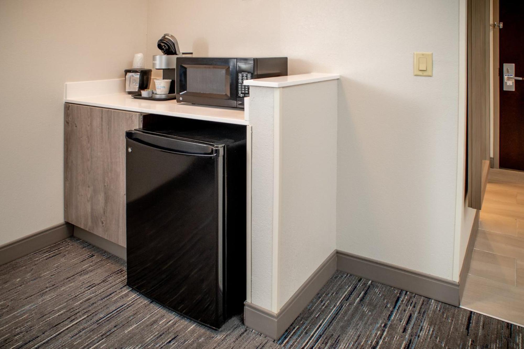 Holiday Inn Express & Suites Fairmont By Ihg מראה חיצוני תמונה