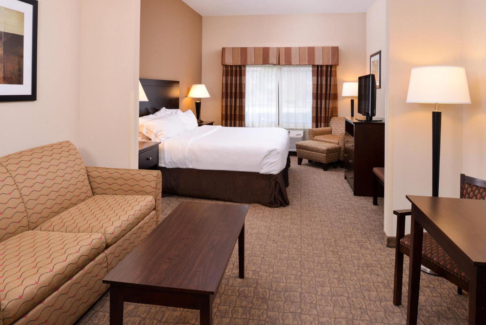 Holiday Inn Express & Suites Fairmont By Ihg מראה חיצוני תמונה