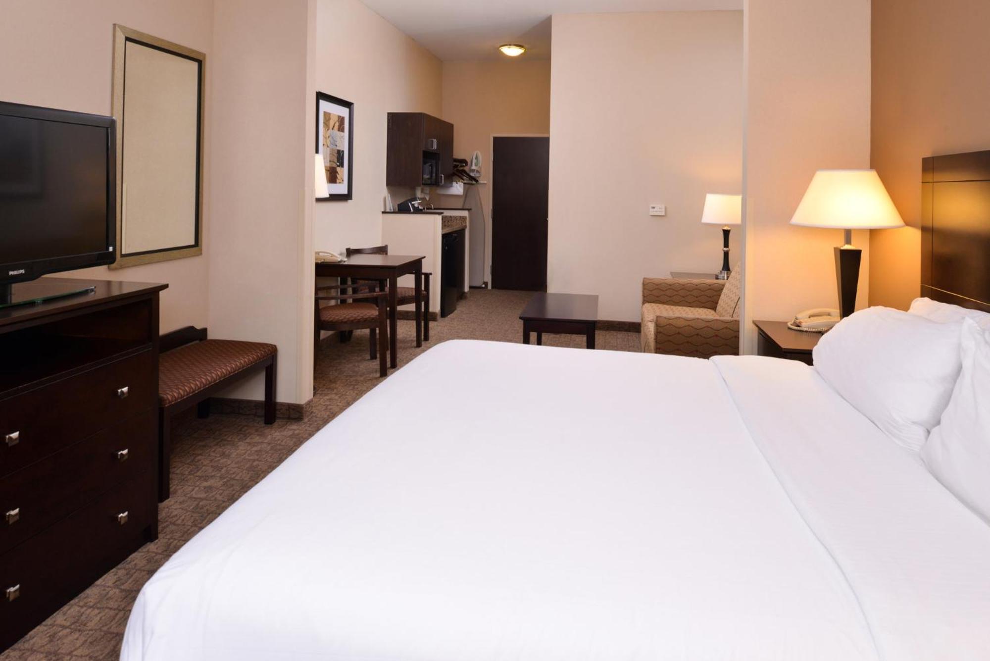 Holiday Inn Express & Suites Fairmont By Ihg מראה חיצוני תמונה