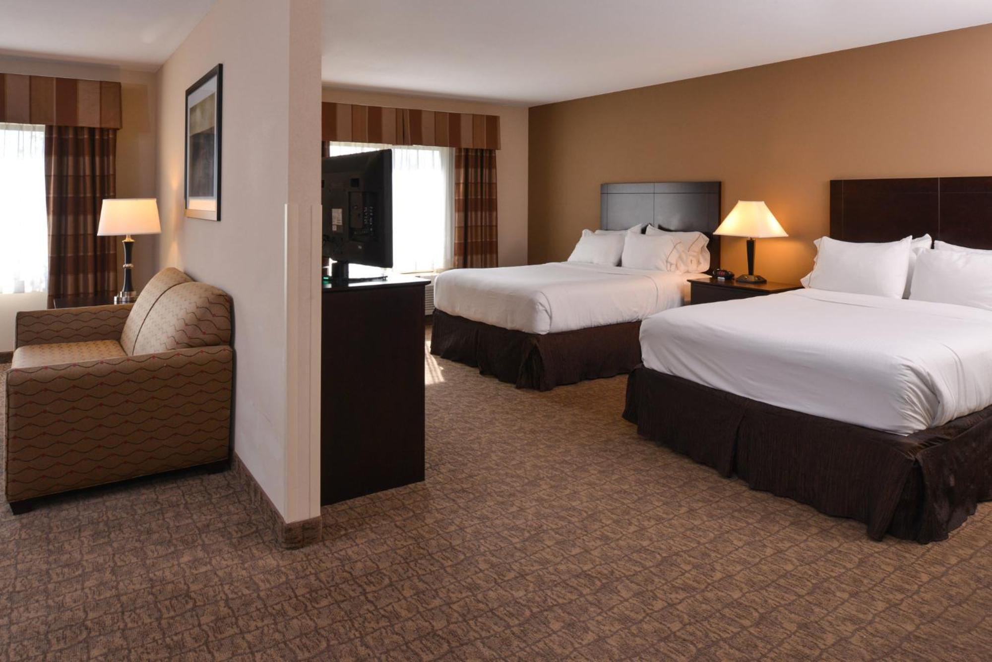 Holiday Inn Express & Suites Fairmont By Ihg מראה חיצוני תמונה