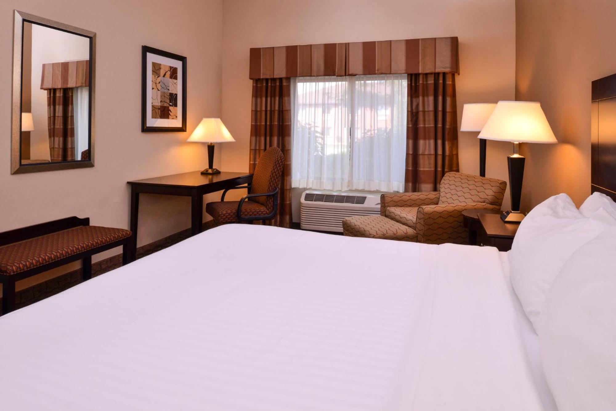 Holiday Inn Express & Suites Fairmont By Ihg מראה חיצוני תמונה