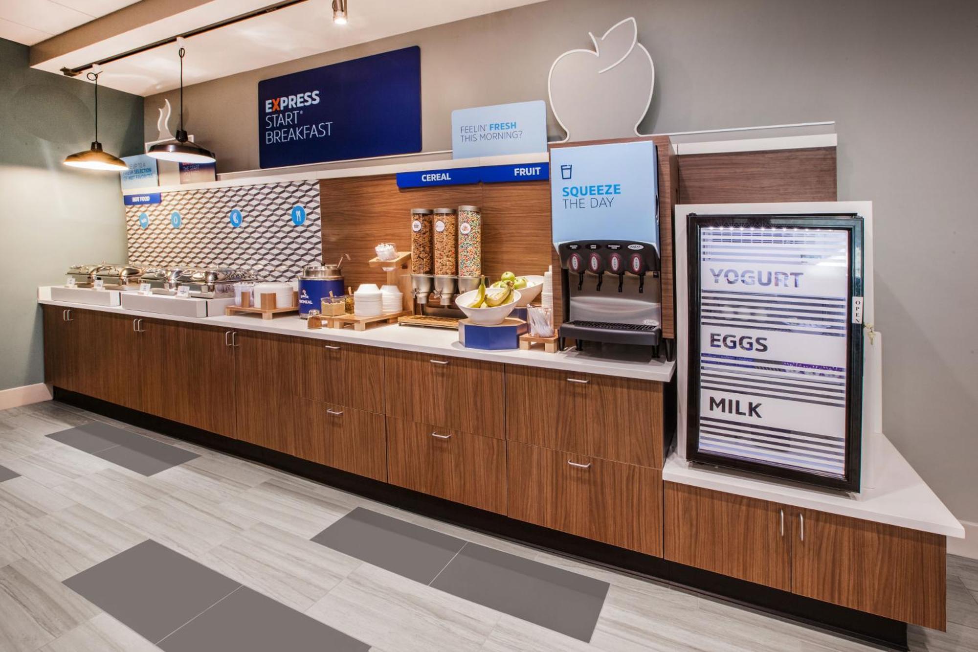 Holiday Inn Express & Suites Fairmont By Ihg מראה חיצוני תמונה