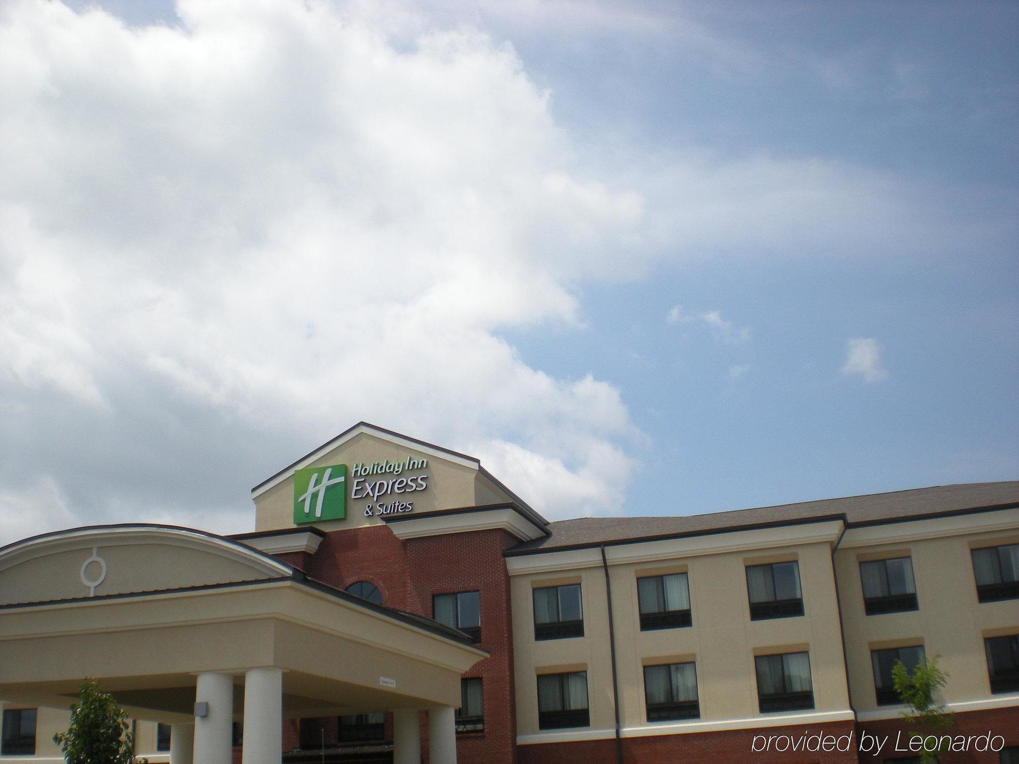 Holiday Inn Express & Suites Fairmont By Ihg מראה חיצוני תמונה