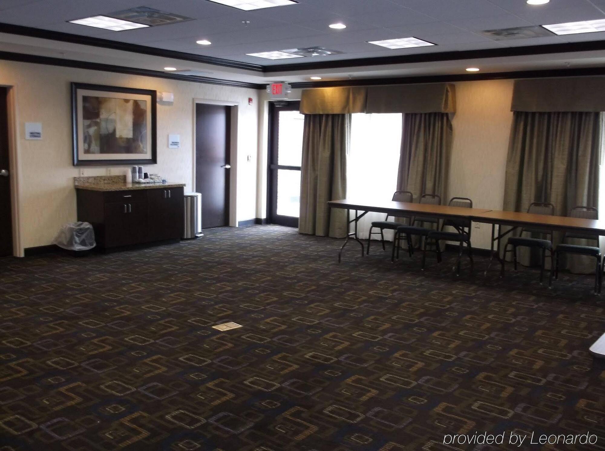 Holiday Inn Express & Suites Fairmont By Ihg מראה חיצוני תמונה