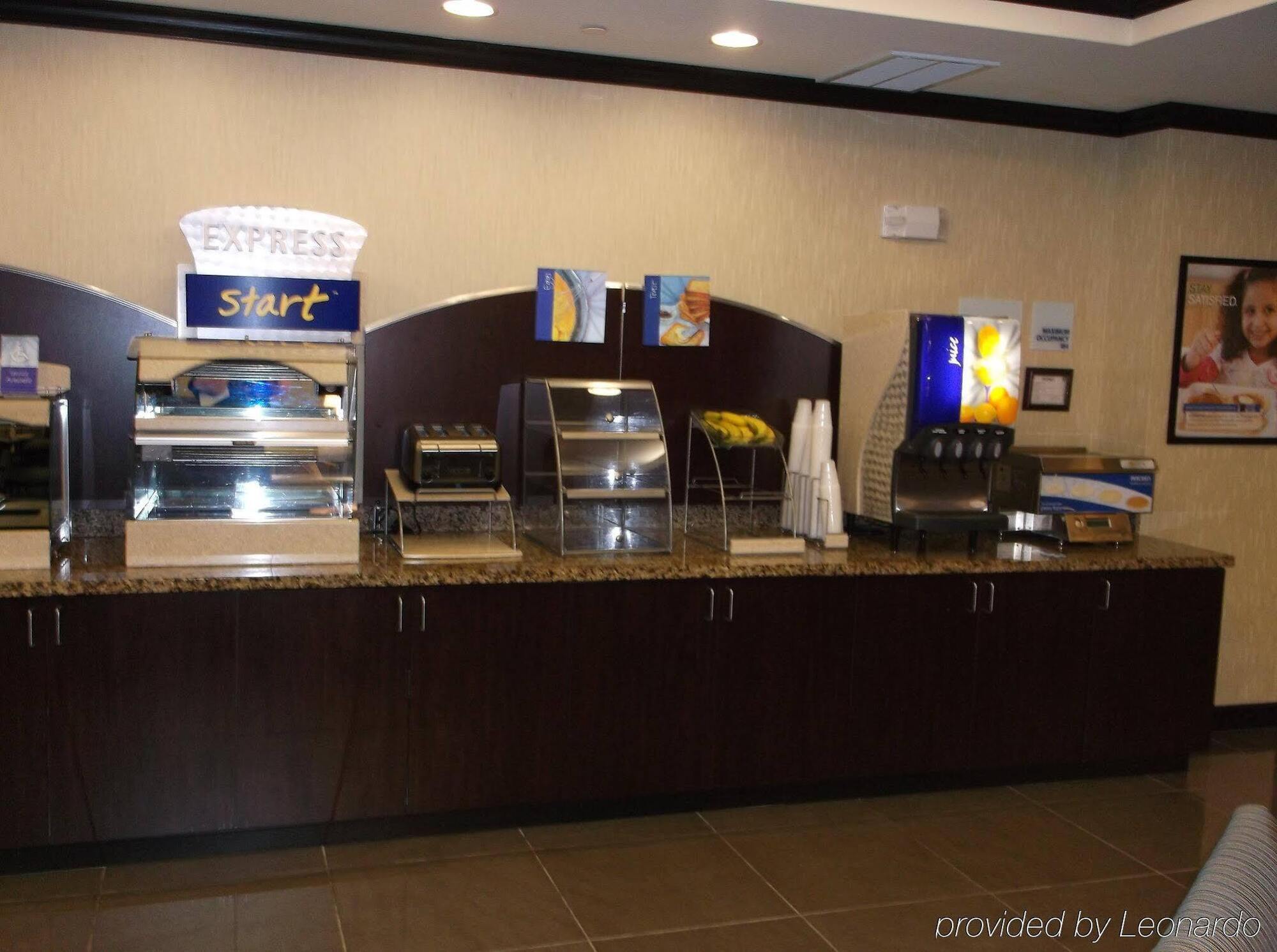Holiday Inn Express & Suites Fairmont By Ihg מראה חיצוני תמונה